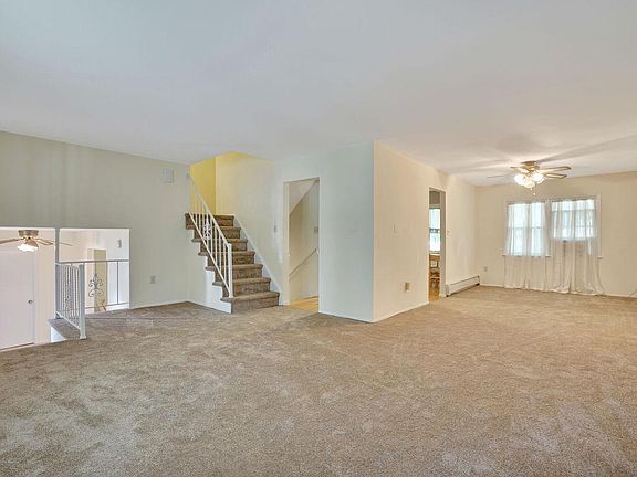 4th image of 505 Oak Hill Ct