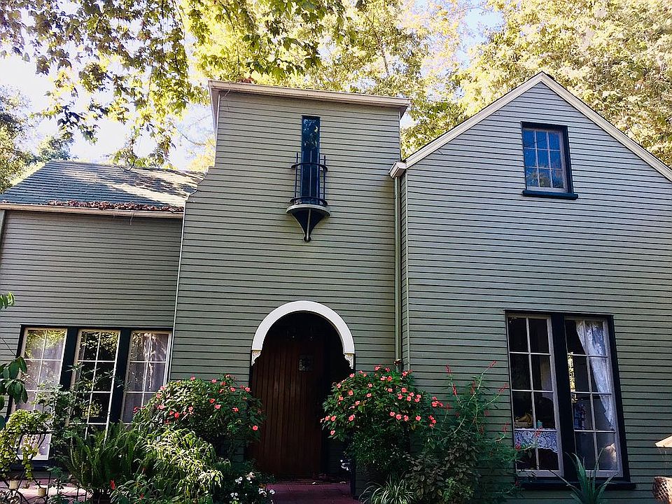 1st image of 651 Woodland Dr