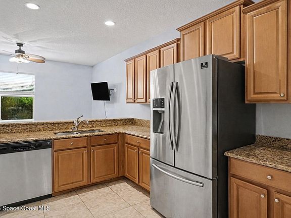 5th image of 1042 Harmony Ln