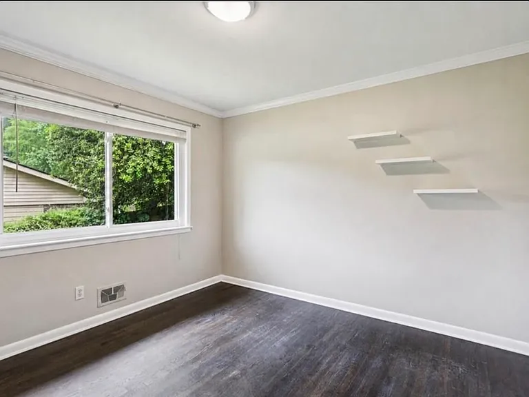 667 Brookline Dr SE — Photo 29