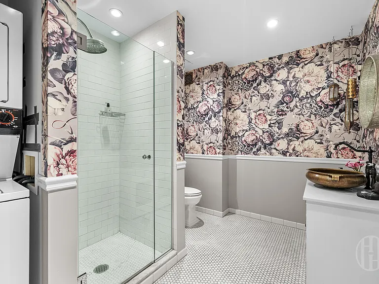 116 W 14th St #8N — Photo 17