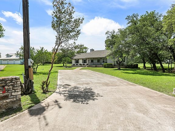 2nd image of 402 Post Oak Ln