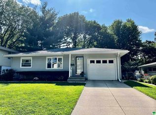 2721 S Cecelia St, Sioux City, IA 51106