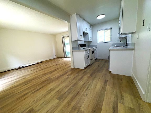 4th image of 6375 Whippoorwill St #101
