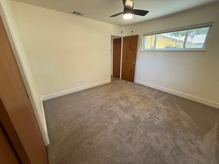 1636 Hughes Cir — Photo 19