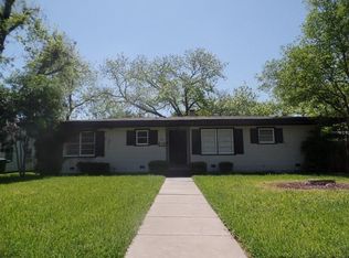 841 Laurel St, Uvalde, TX 78801