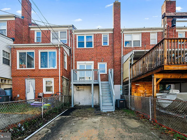 165 Hampshire Rd — Photo 37