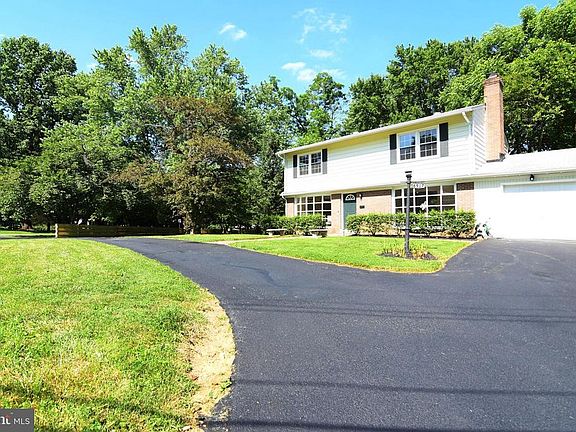 3rd image of 6917 Cynthia Ln