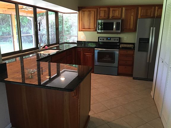 5th image of 261 SW Chapman Ave