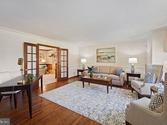 5th image of 131 Mansion Dr