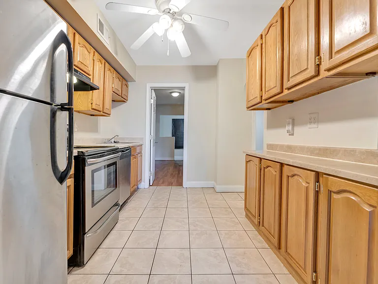 1200 Penn St NE #1 — Photo 6