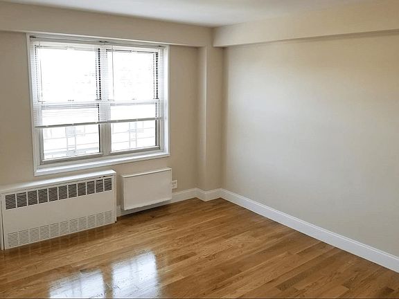 4th image of 1655 Undercliff Ave APT 16G