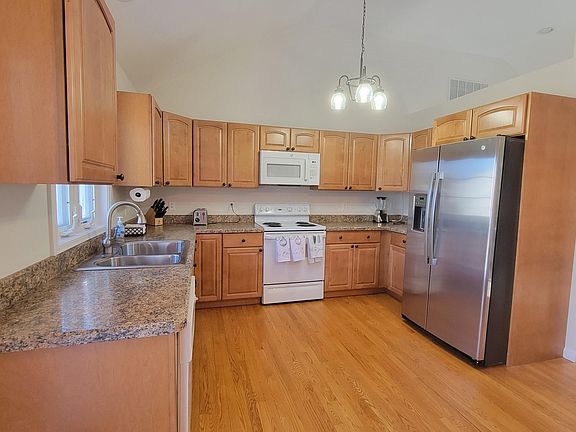 Full Kitchen. Complete with all cookware, dishes, and utensils.