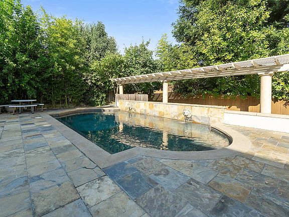 5th image of 144 Kettle Rock Ct