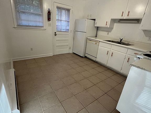 4th image of 200 W Poplar Ave APT 6