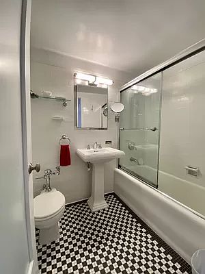 4th image of 465 W 23rd St APT 16-G