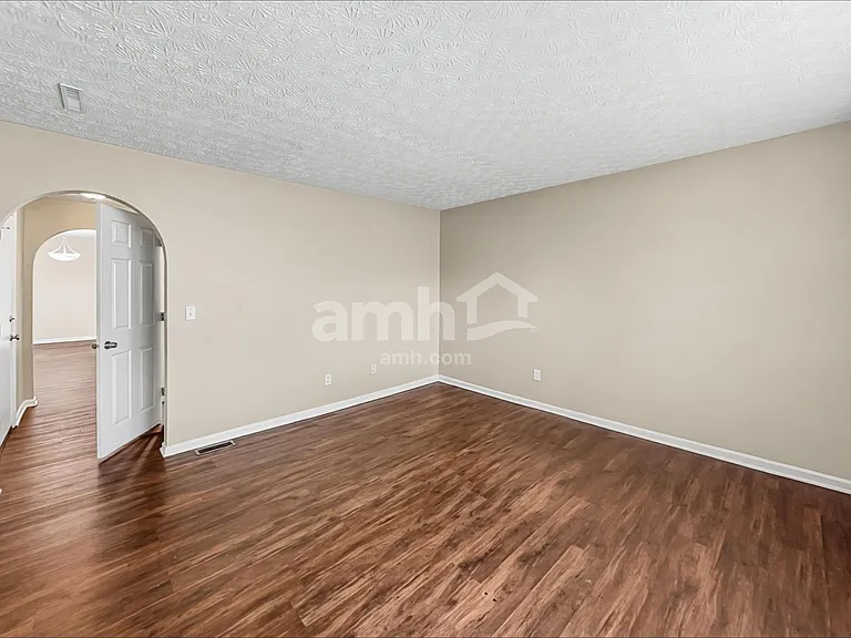 340 Evergreen Cir — Photo 9