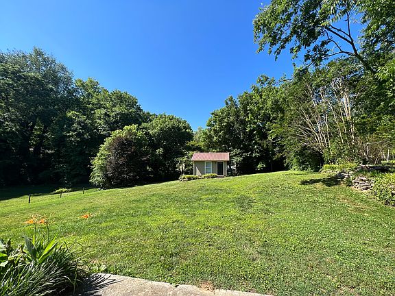 2nd image of 512 Harwood Dr