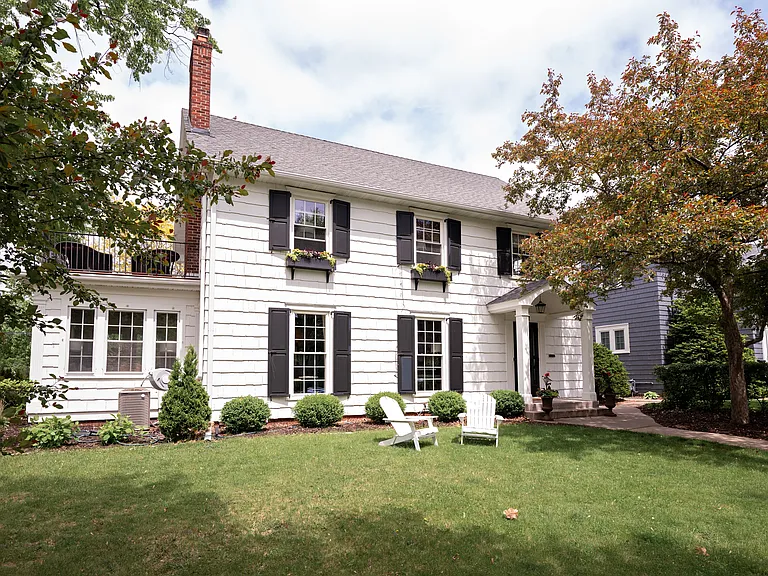 Oversized south-facing windows offer year-round sunshine.