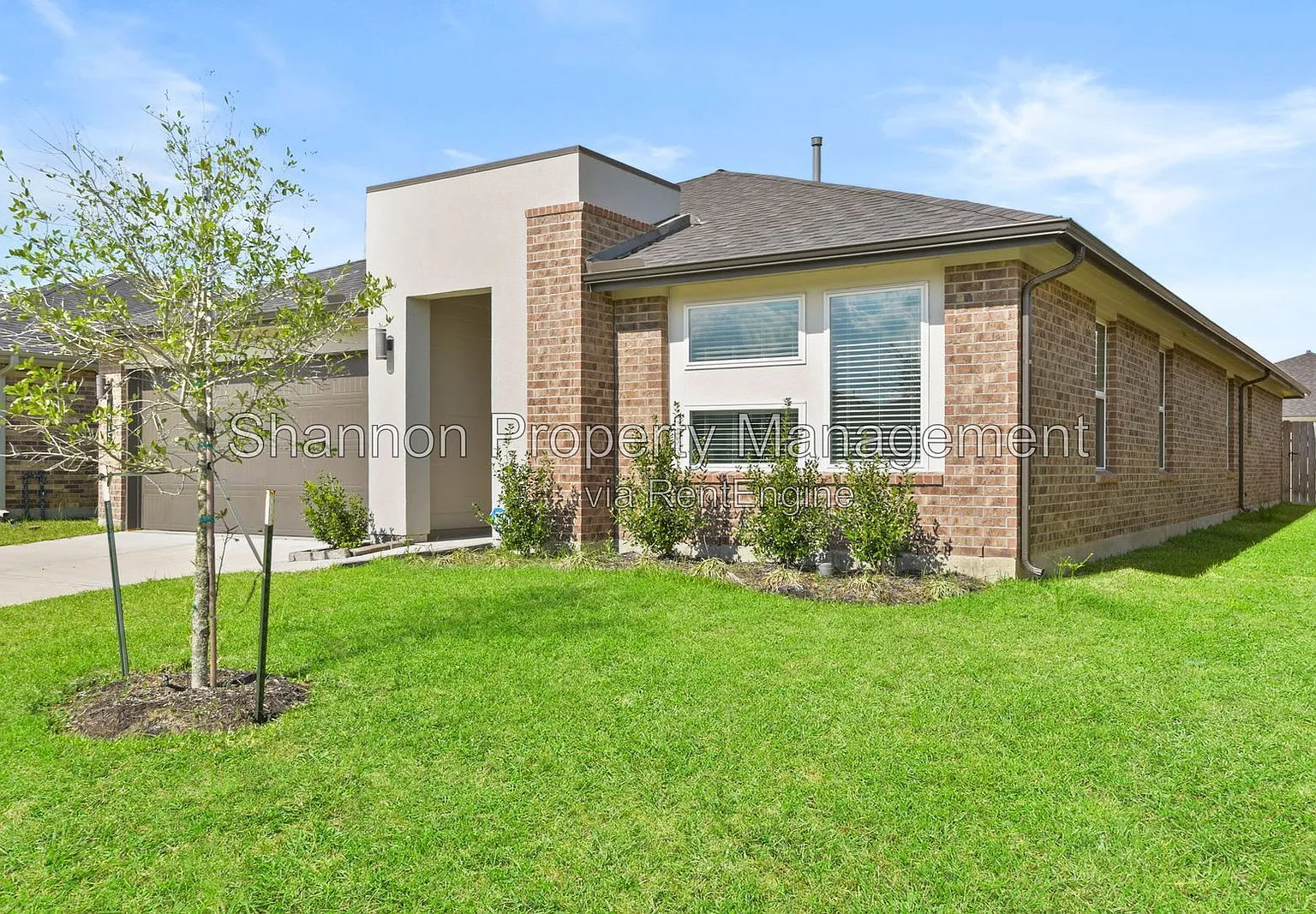 4 bed, 2.0 bath, 2045 sqft, $2,400 — Photo 3