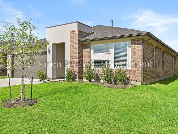 3rd image of 7915 Murciana Dr