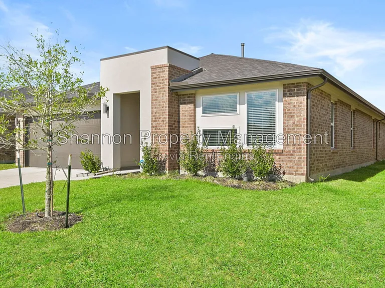 7915 Murciana Dr — Photo 3