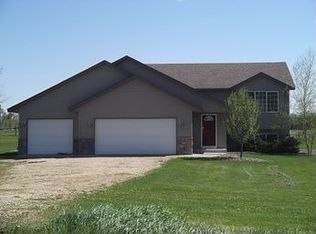 14257 350th St, Lindstrom, MN 55045
