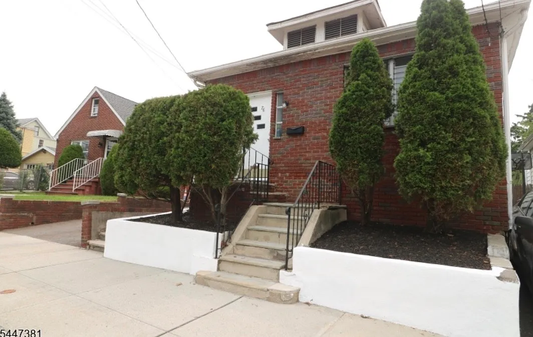 2 bed, $2,350 — Photo 1