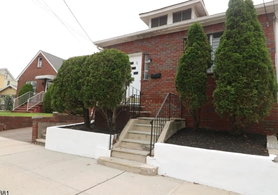 76 Clinton St