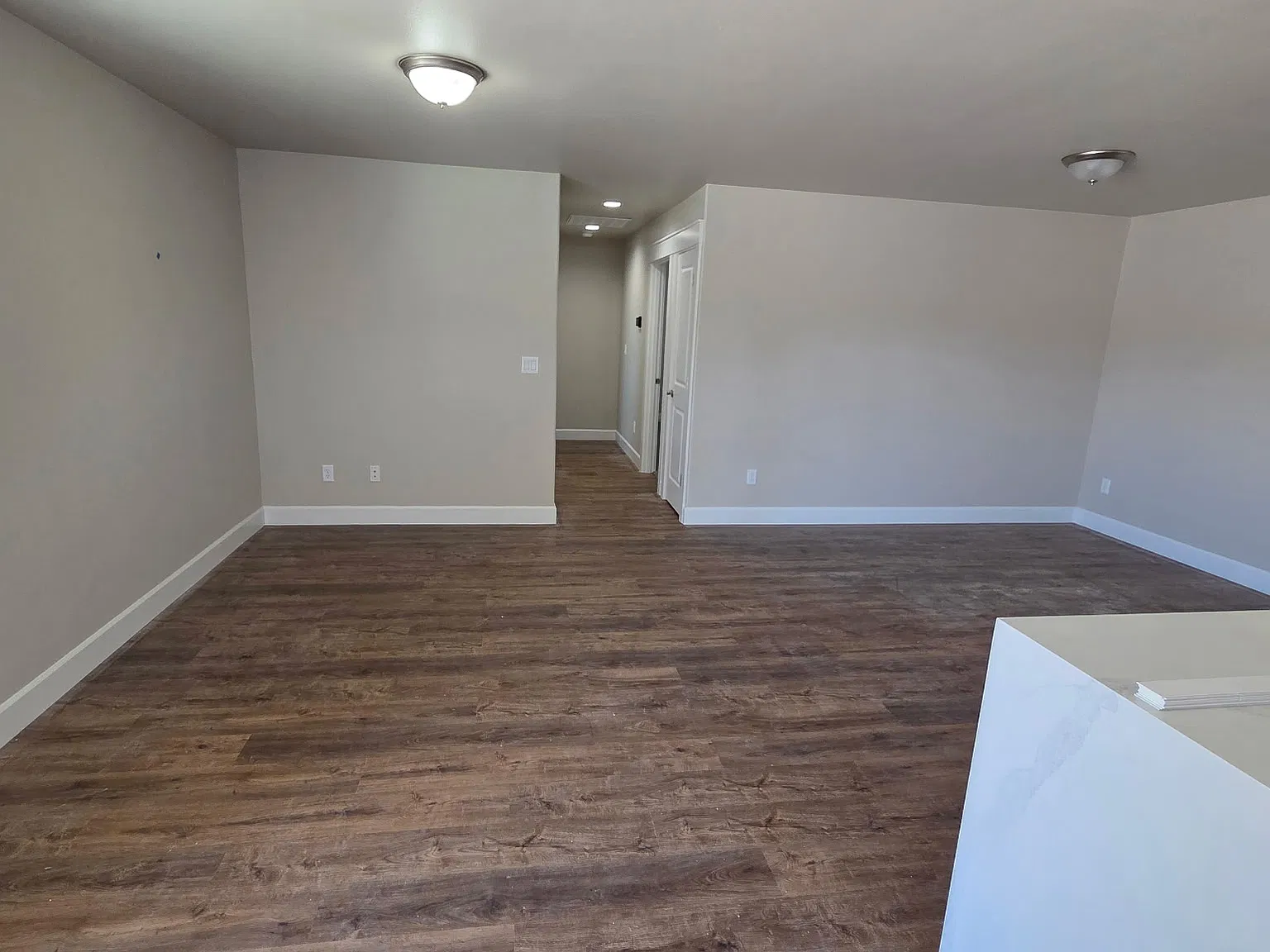 2 bed, 941 sqft, $2,000 — Photo 3