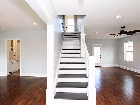 3rd image of 117 Rose Dr