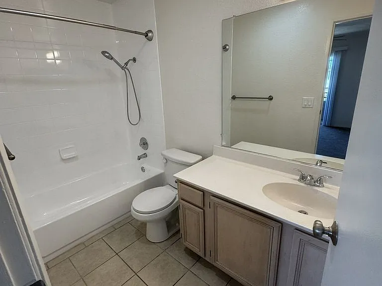 4933 Voltaire St — Photo 17