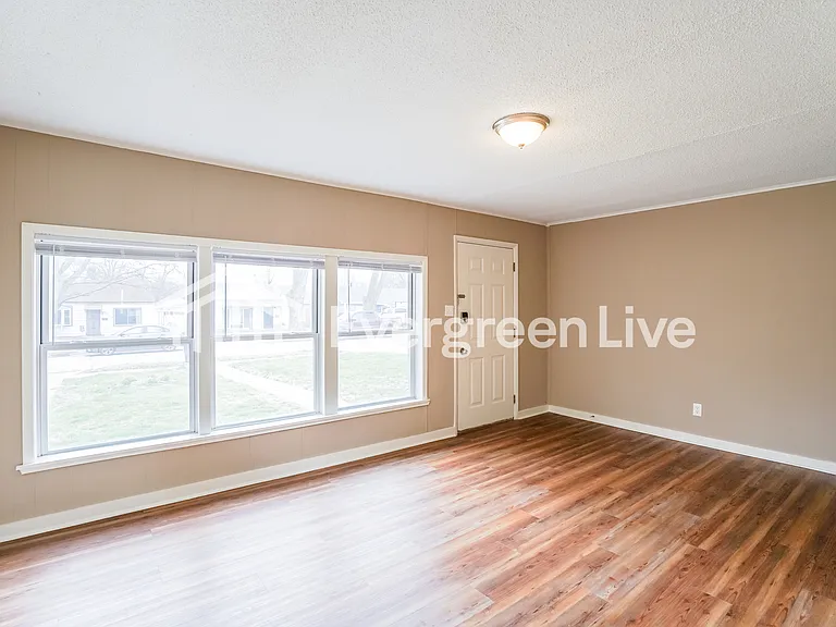 6632 Seward St — Photo 3