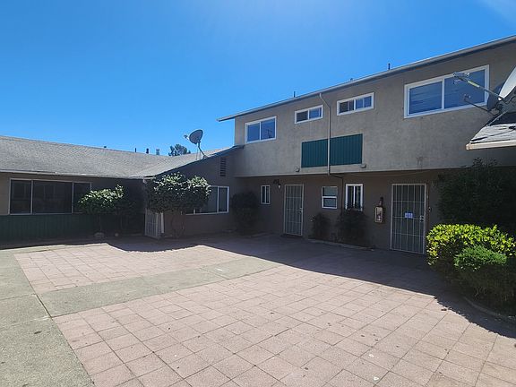 3rd image of 541-553 Admiral Callaghan Ln #551