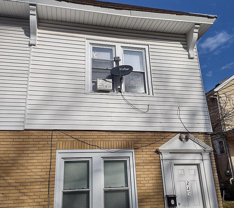 2nd image of 242 S Fairview Ave