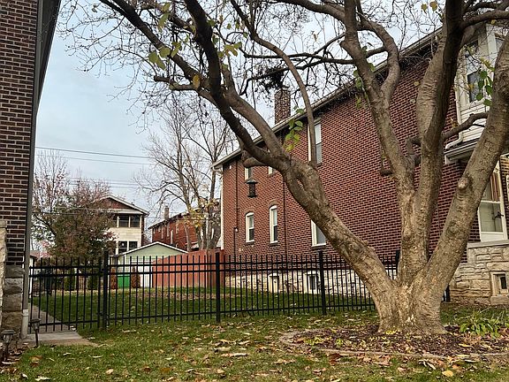 Fully fenced side yard, from front