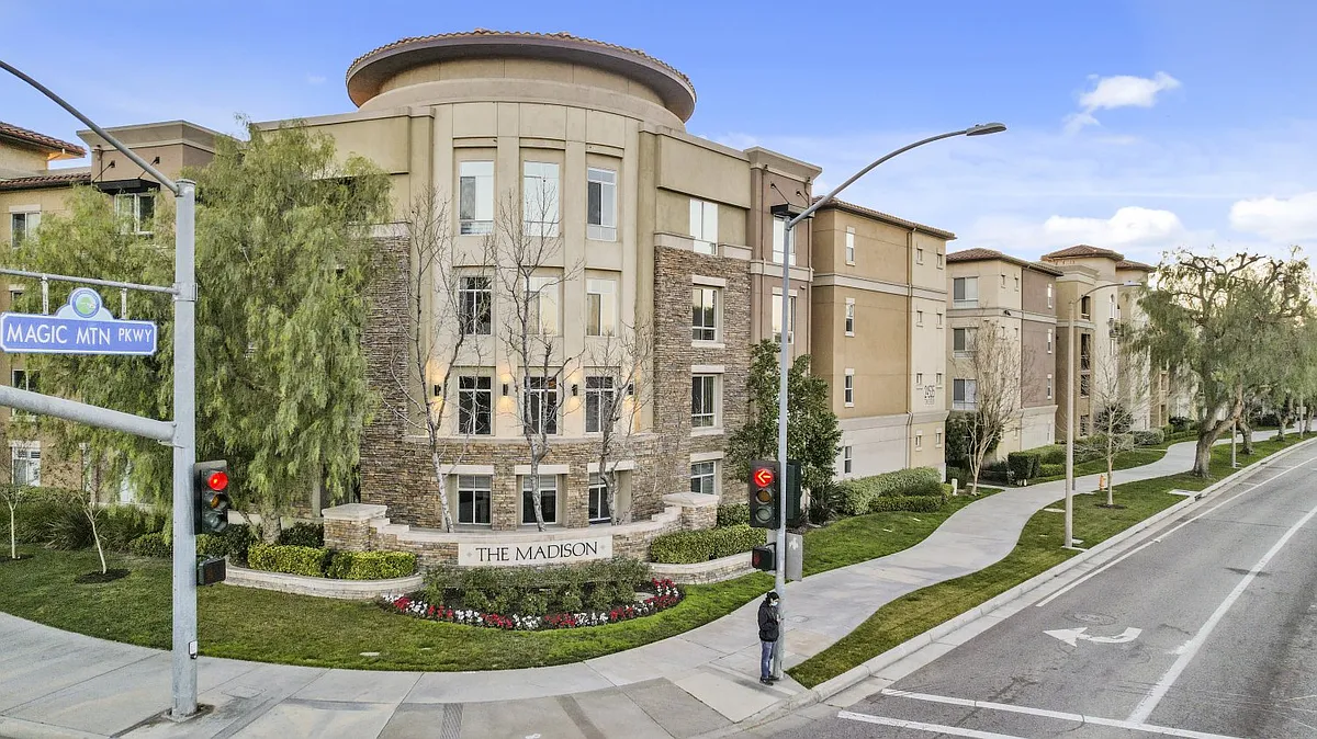 Building Photo - 24507 Town Center Dr #7318