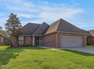 207 Springwater Dr, Broussard, LA 70518