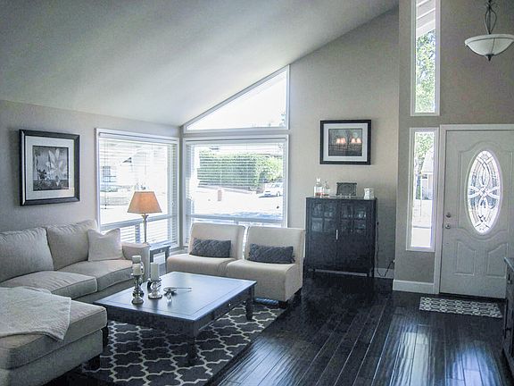 4th image of 401 Continental Ct