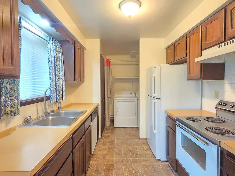 1318 S Robinhood St — Photo 7