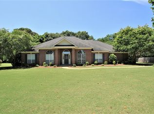 135 Cedar Ridge Dr, Wetumpka, AL 36093