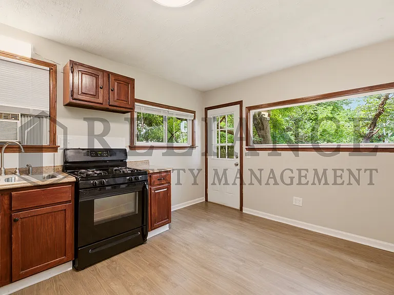2917 S Walnut St — Photo 27