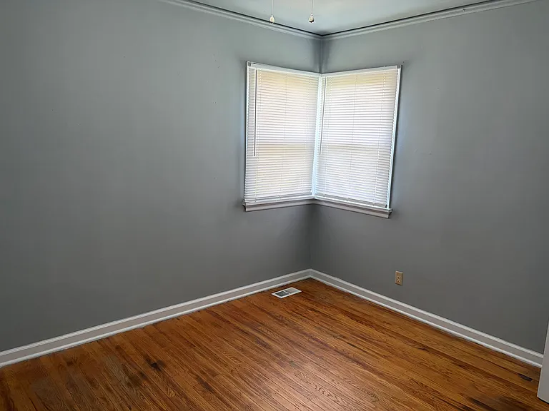 705 NE Dekum St — Photo 3