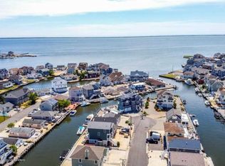 227 Rosewood Dr, Bayville, NJ 08721