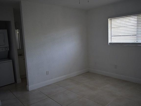 5th image of 16030 NE 19th Ct APT 309