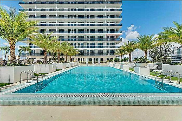 2nd image of 600 NE 27 Miami Fl