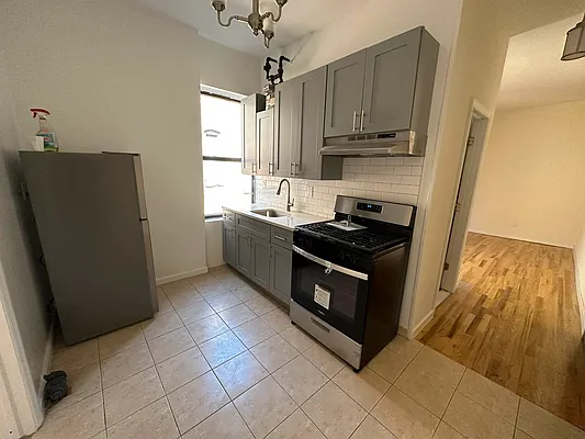 Rented by Premier Metro Realty Corp | media 20