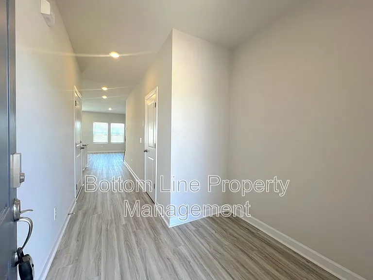 1816 Braemar Village Dr — Photo 2