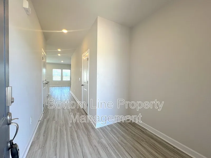 Building Photo - 1816 Braemar Village Dr