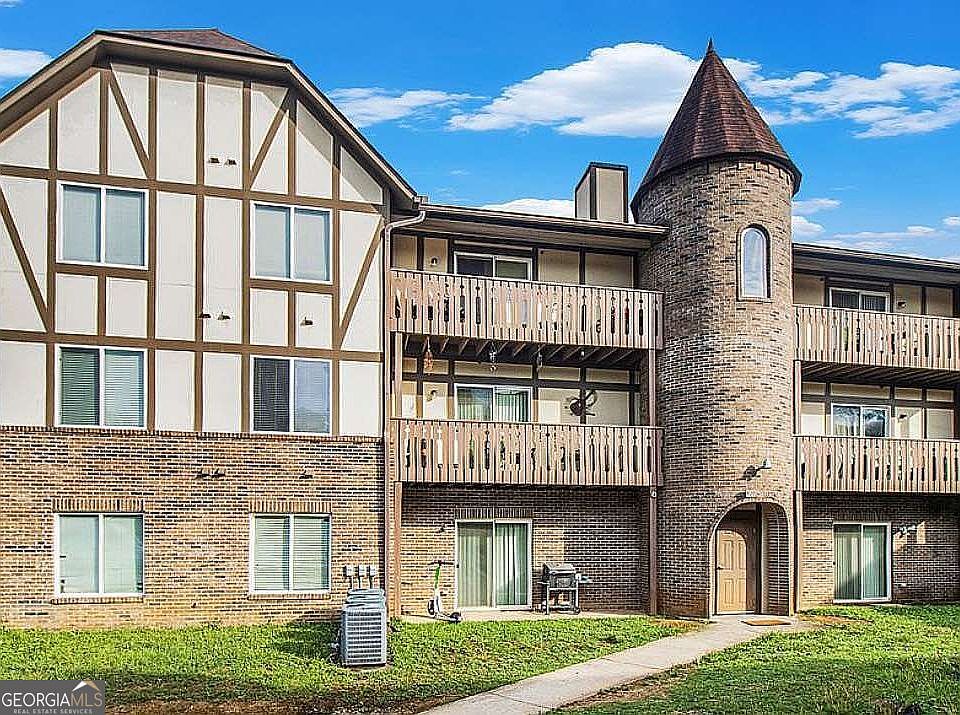 1st image of 123 Camelot Dr